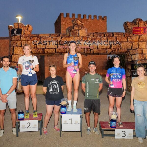 El Castillo de Peñarroya de Argamasilla de Alba acogió el III Triatlón Lagunas de Ruidera