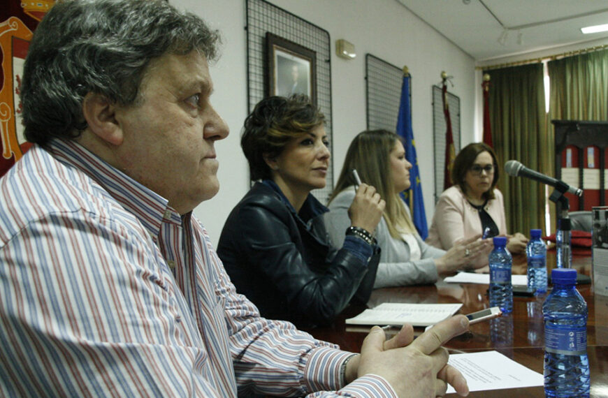 Librería Delfos rinde homenaje al valdepeñero Francisco Nieva