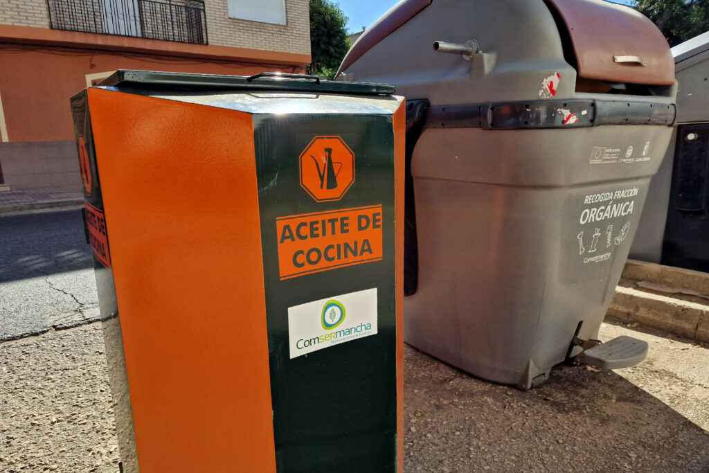 Contenedores Aceite vegetal - La Concejalía de Medioambiente anima a utilizar los nuevos contenedores de recogida de aceite vegetal usado