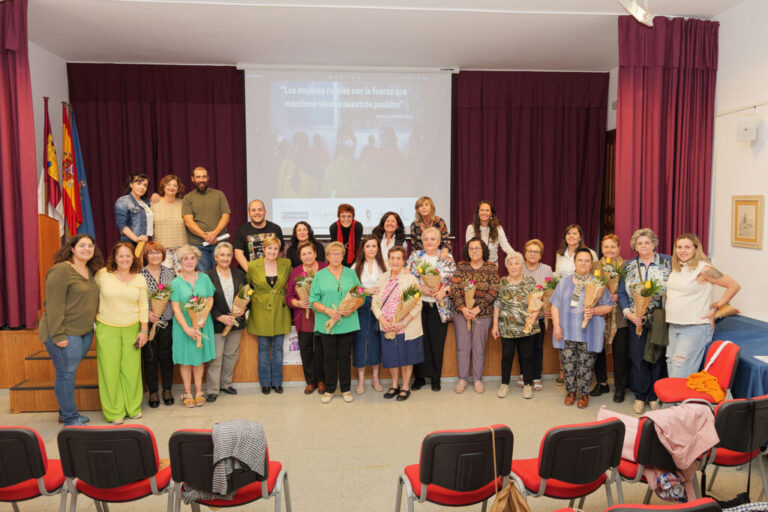 ‘Tú también cuentas’: Historias de empoderamiento que muestran similitudes entre mujeres de Argamasilla de Alba y la India