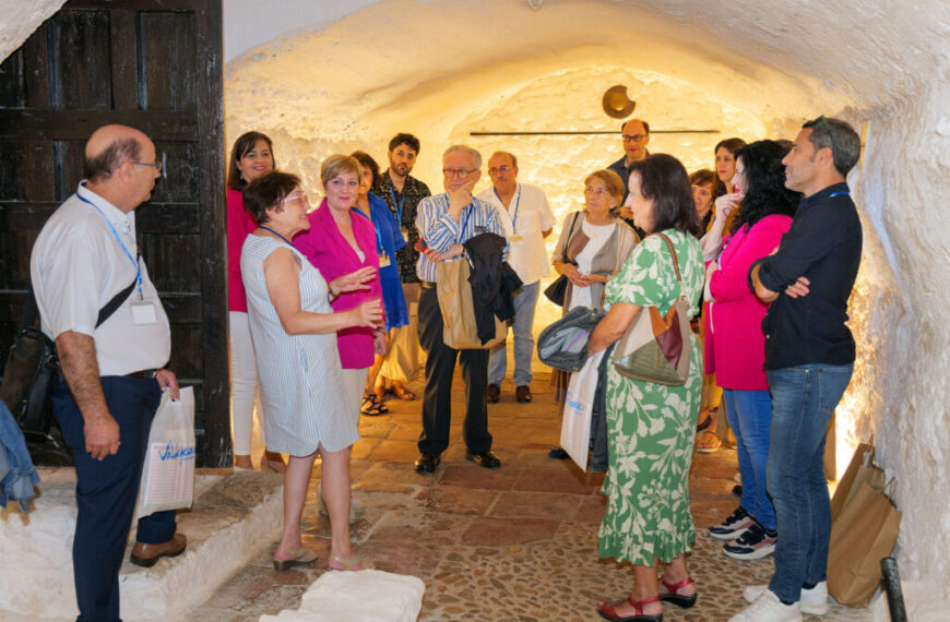 Sonia González recibe en la Casa de Medrano a los miembros de la Asociación de Casas-Museo y Fundaciones de Escritores