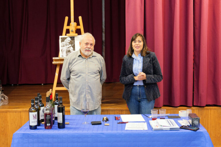 Argamasilla de Alba celebra el Día Mundial del Enoturismo con una clase magistral de pintura con vino