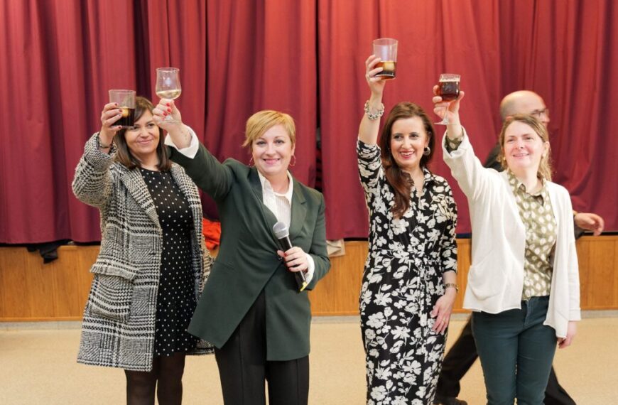 La alcaldesa de Argamasilla de Alba destaca la importancia de la motivación en el servicio público