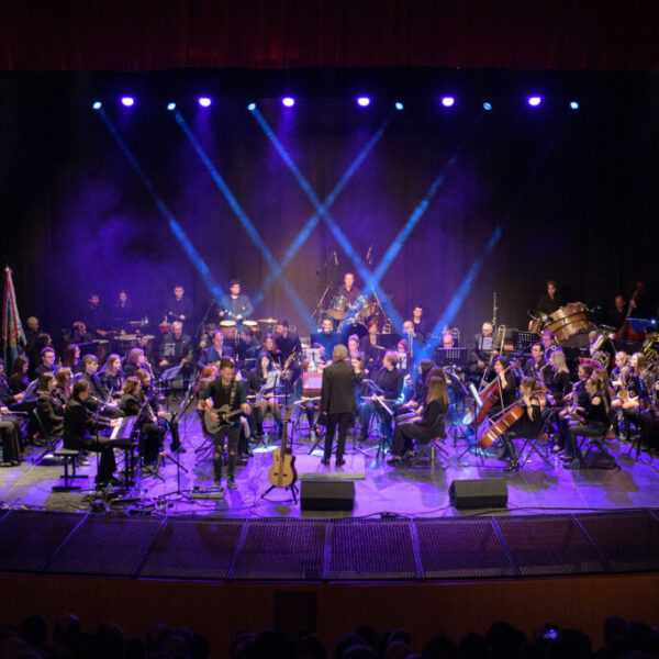 Argamasilla de Alba vibra con el Pop Rock Sinfónico de la Maestro Martín Díaz y Antonio López