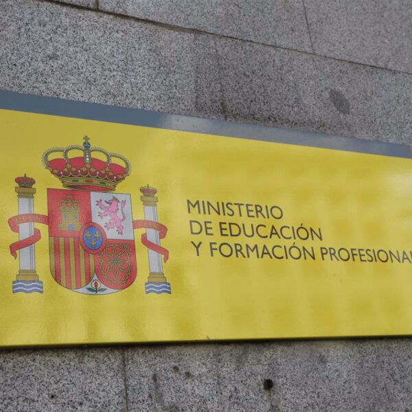 Fondos del Ministerio de Educación Beneficiarán a 15 Ayuntamientos de Castilla-La Mancha para la Creación de Centros de Capacitación Digital