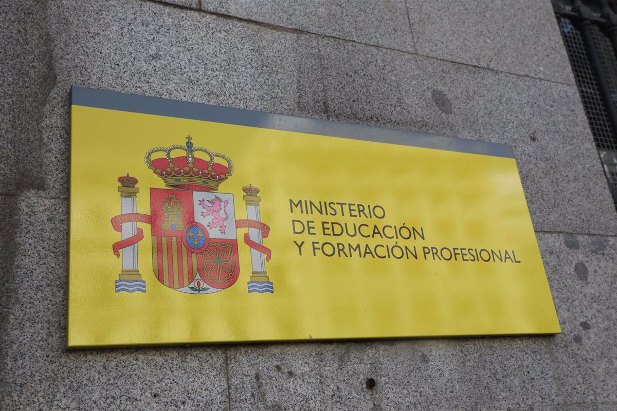 Fondos del Ministerio de Educacion Beneficiaran a 15 Ayuntamientos de - Fondos del Ministerio de Educación Beneficiarán a 15 Ayuntamientos de Castilla-La Mancha para la Creación de Centros de Capacitación Digital