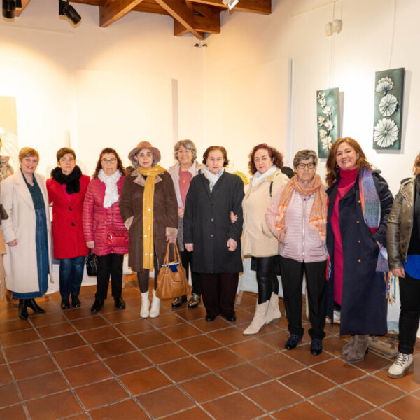La Asociación de Amas de Casa de Argamasilla de Alba muestra el talento de sus socias en una exposición en la Casa de Medrano