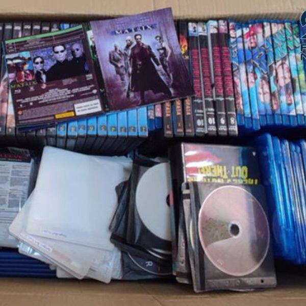 Pareja arrestada en Argamasilla de Alba por lucrar ilegalmente con 77 mil euros en ventas de contenido audiovisual pirata