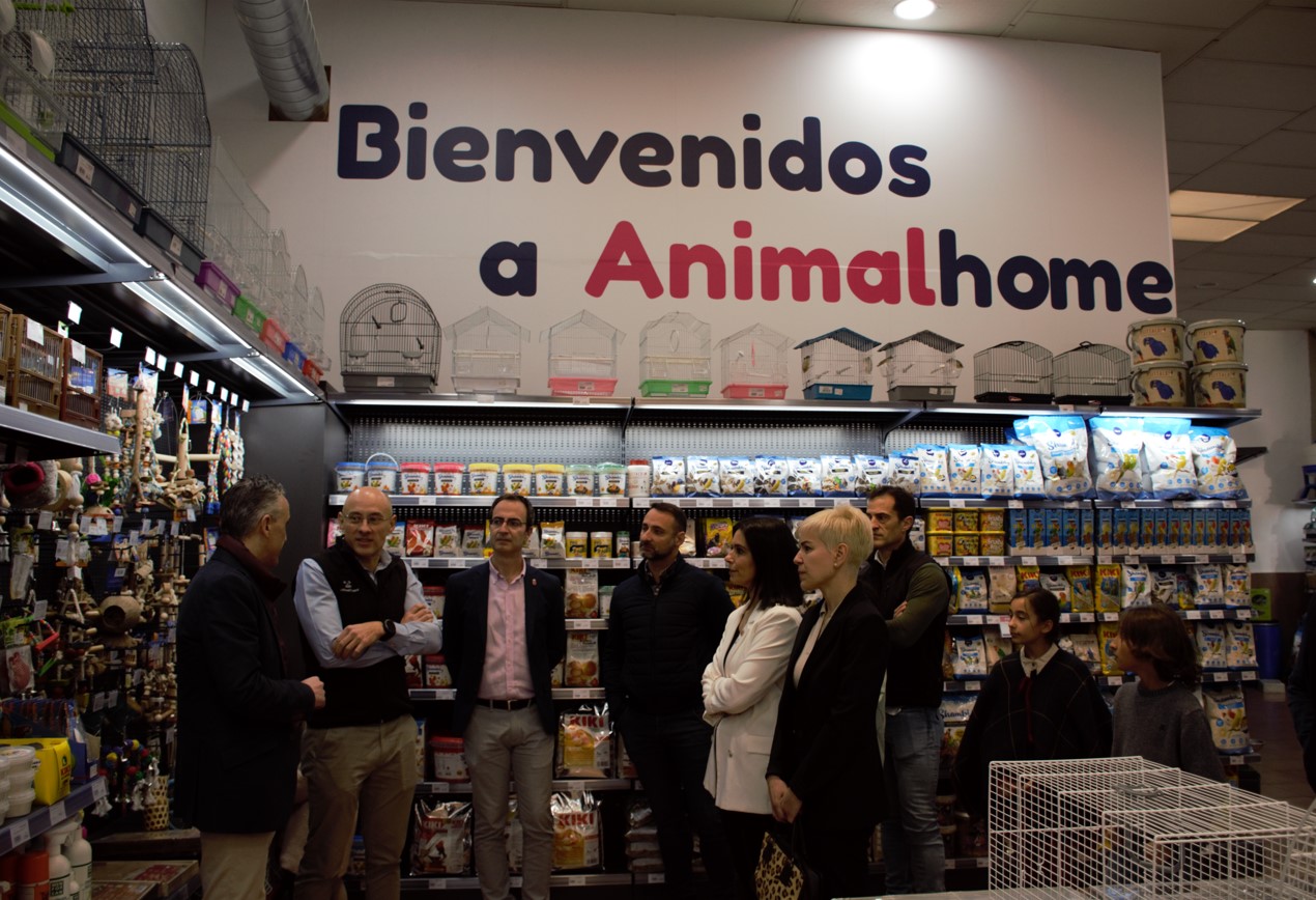 Animal Home inaugura su nueva megatienda de accesorios para mascotas - Animal Home inaugura su nueva megatienda de accesorios para mascotas en Puertollano