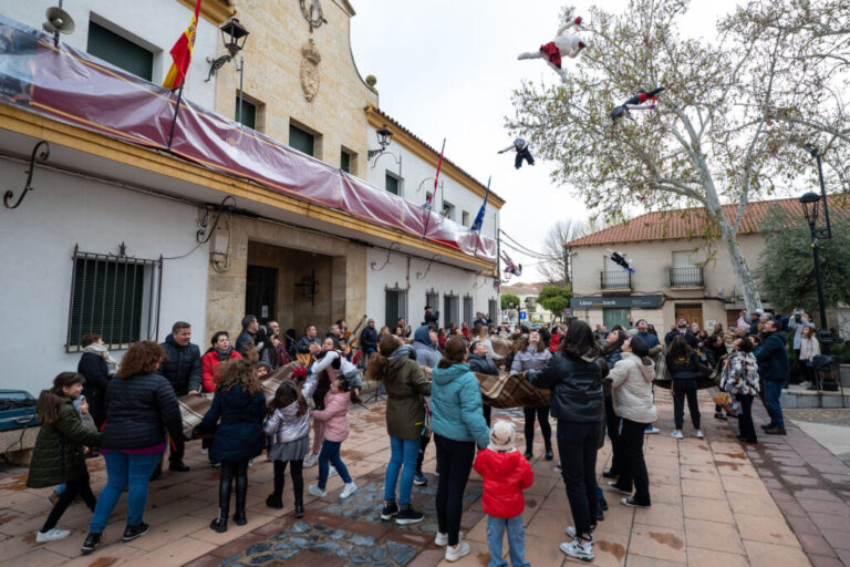 El Manteo del Pelele: una tradición viva en Argamasilla de Alba El Manteo del Pelele: una tradición viva en Argamasilla de Alba