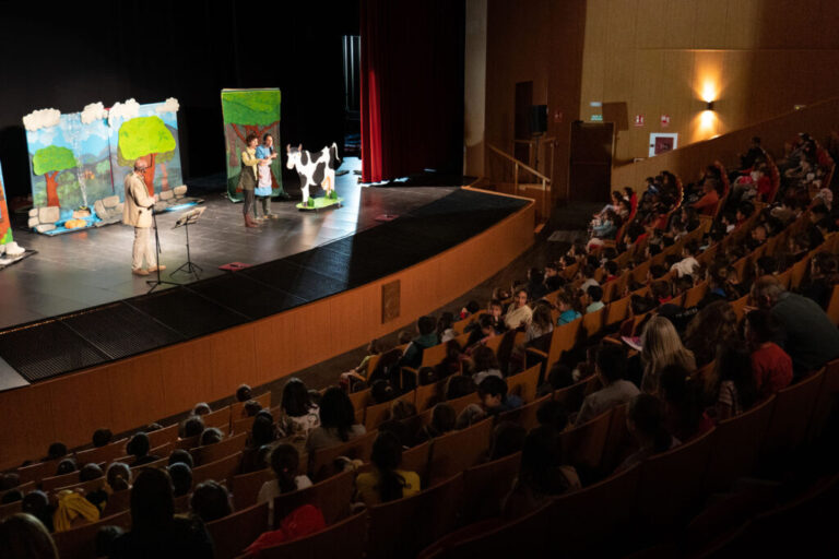 El Teatro Auditorio de Argamasilla de Alba se transformó en una divertida aula de inglés
