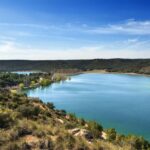 Descubre los secretos del Parque Natural de las Lagunas de Ruidera y el Campo de Montiel con Jesús Calleja en la décima temporada de ‘Volando Voy’