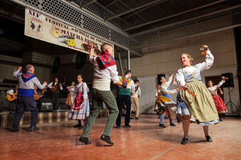Folklore y tradición brillan en el 45º Festival Mancha Verde de Argamasilla de Alba