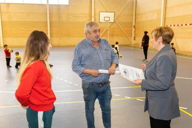Argamasilla de Alba firma un convenio con el Club Deportivo Fútbol Sala Renacer para promover el deporte entre los jóvenes