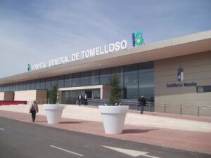 Heridos dos personas tras la salida de vía de un turismo en Argamasilla de Alba