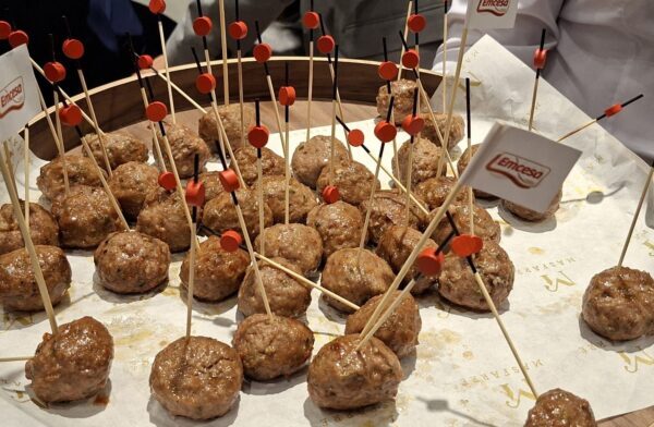 Las albóndigas con jalapeños y chorizos criollos de Emcesa triunfan en el Congreso AECOC