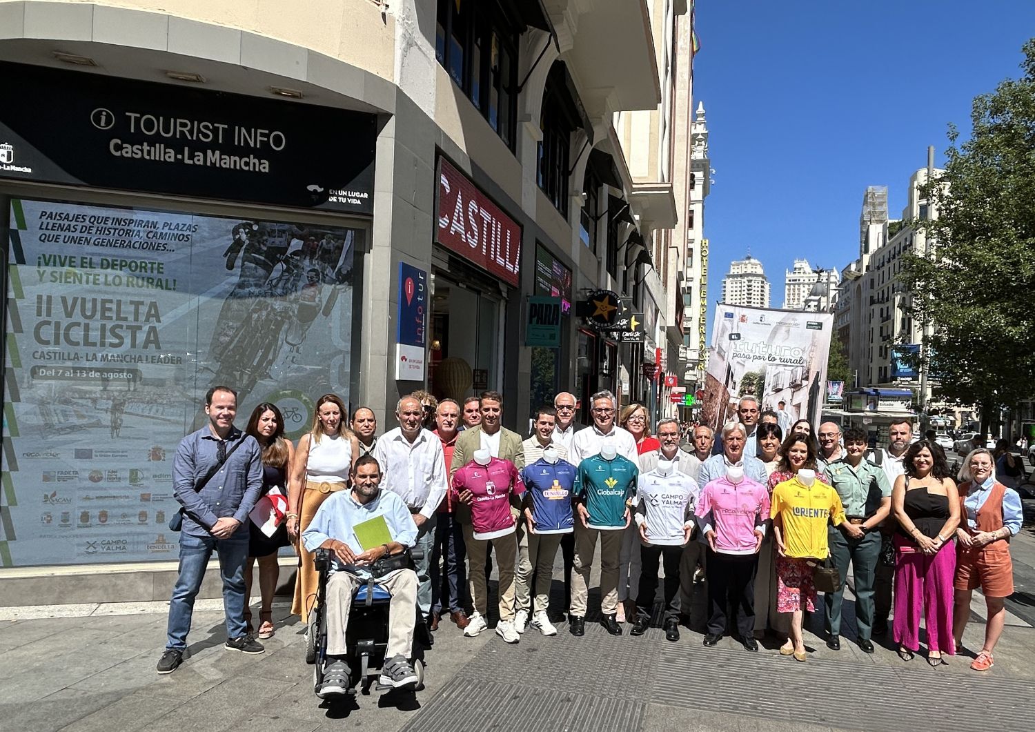 La II Vuelta Ciclista a Castilla-La Mancha LEADER, la única del mundo 100% rural, conquista la capital de España 1 La II Vuelta Ciclista a Castilla-La Mancha LEADER, la única del mundo 100% rural, conquista la capital de España