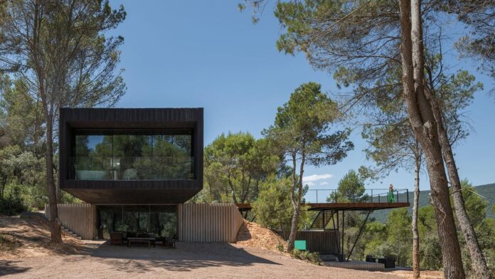 La Casa Embarcadero: Cuando la Arquitectura se Funde con el Paisaje