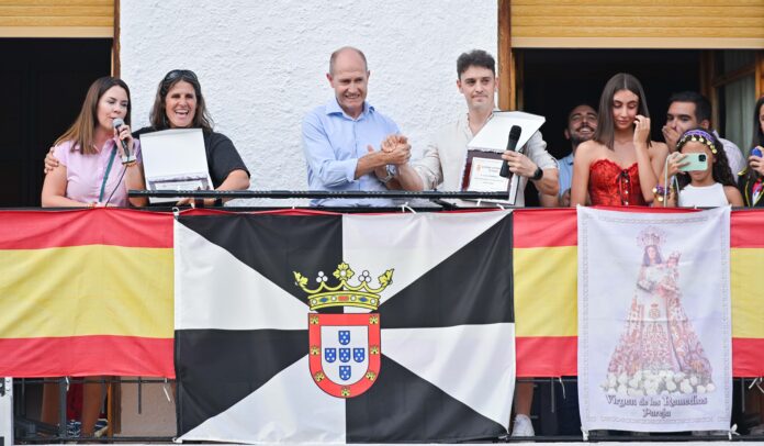 Pareja Celebra sus Fiestas Rindiendo Homenaje a los Guardianes de sus Montes